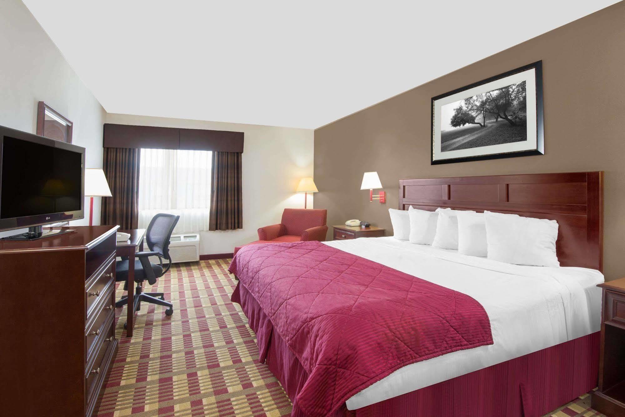 Baymont By Wyndham Boston Heights/Hudson Hotel Ngoại thất bức ảnh